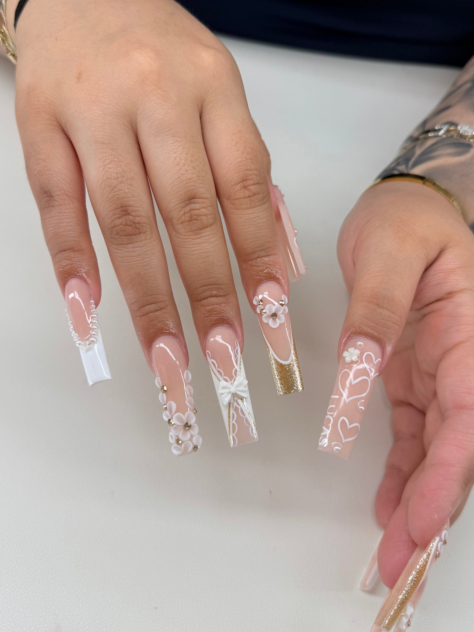 2025 Acrylic Nails: Seasonal Trends Unveiled